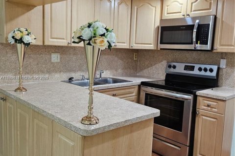 Condominio en alquiler en Miami, Florida, 2 dormitorios, 84.63 m2 № 1988557 - foto 5