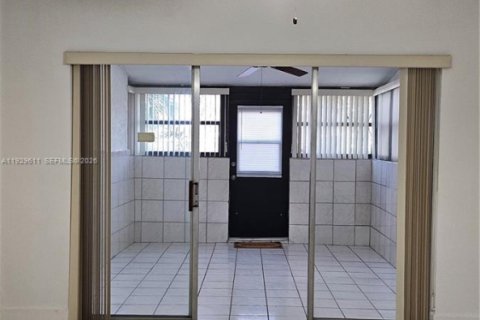 Condominio en alquiler en Miami, Florida, 2 dormitorios, 84.63 m2 № 1988557 - foto 22