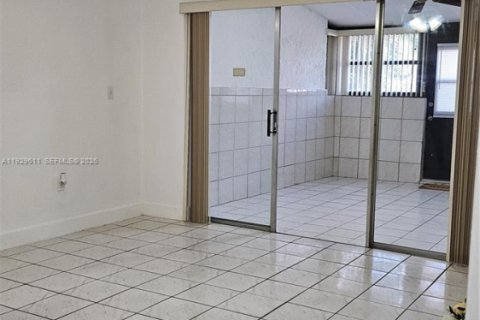 Condominio en alquiler en Miami, Florida, 2 dormitorios, 84.63 m2 № 1988557 - foto 21