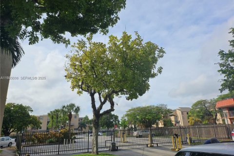 Condominio en Miami, Florida, 2 dormitorios  № 1988557