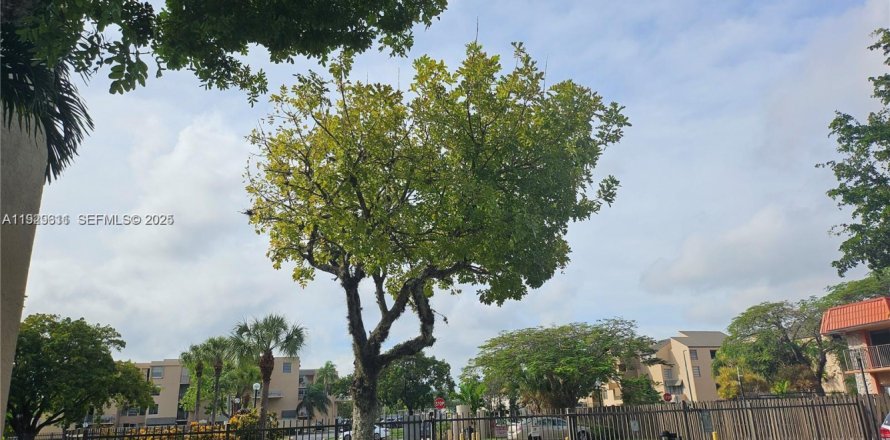 Condominio en Miami, Florida, 2 dormitorios  № 1988557