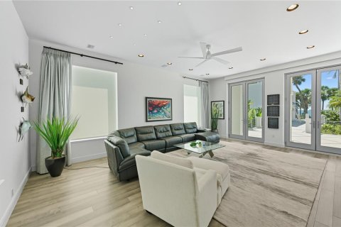 House in Sarasota, Florida 5 bedrooms, 1009.94 sq.m. № 2201801 - photo 10