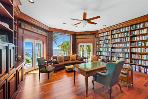 House in Sarasota, Florida 5 bedrooms, 1009.94 sq.m. № 2201801 - photo 8