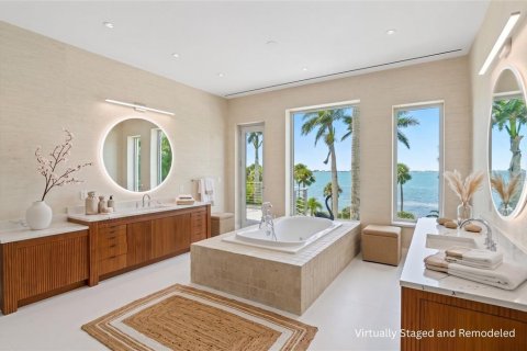 House in Sarasota, Florida 5 bedrooms, 1009.94 sq.m. № 2201801 - photo 20