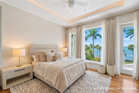 House in Sarasota, Florida 5 bedrooms, 1009.94 sq.m. № 2201801 - photo 14