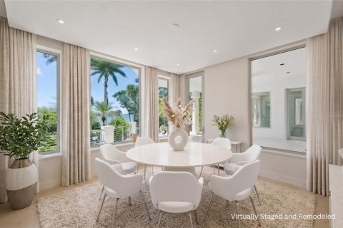 House in Sarasota, Florida 5 bedrooms, 1009.94 sq.m. № 2201801 - photo 12