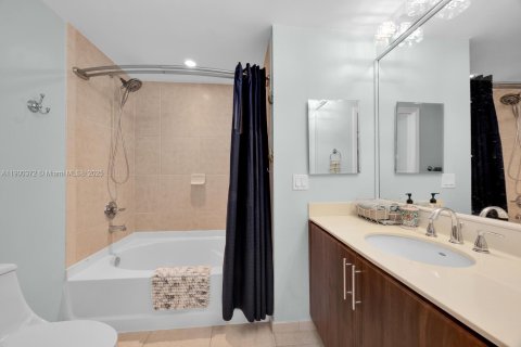 Condo in Fort Lauderdale, Florida, 2 bedrooms  № 2081686 - photo 22