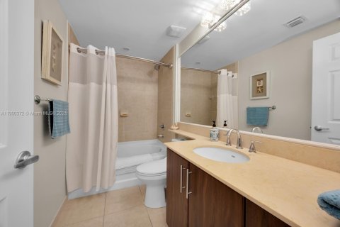 Condo in Fort Lauderdale, Florida, 2 bedrooms  № 2081686 - photo 19