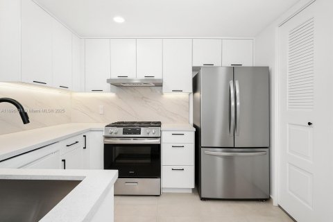 Condo in Miami, Florida, 2 bedrooms  № 1957313 - photo 20