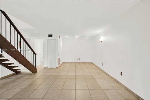 Condo in Miami, Florida, 2 bedrooms  № 1957313 - photo 7