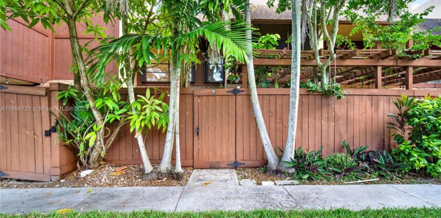 Condo in Miami, Florida, 2 bedrooms  № 1957313