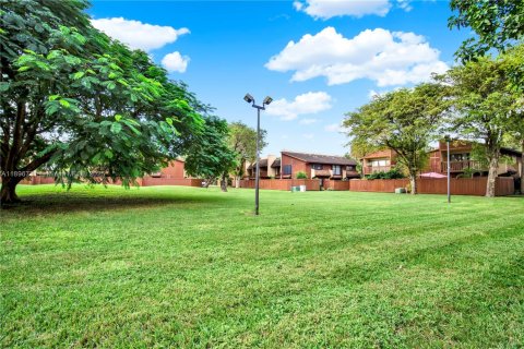 Condo in Miami, Florida, 2 bedrooms  № 1957313 - photo 5