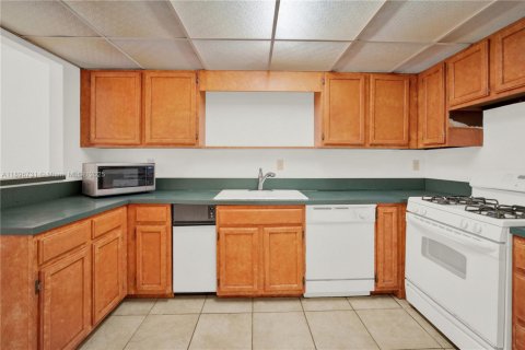 Condo in Miami, Florida, 2 bedrooms  № 1957313 - photo 19