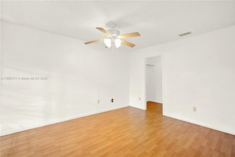 Condo in Miami, Florida, 2 bedrooms  № 1957313 - photo 25