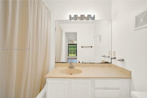 Condo in Miami, Florida, 2 bedrooms  № 1957313 - photo 28
