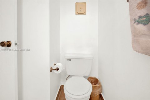 Condo in Miami, Florida, 2 bedrooms  № 1957313 - photo 23