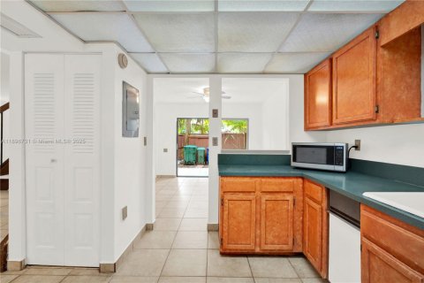 Condo in Miami, Florida, 2 bedrooms  № 1957313 - photo 21