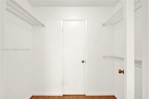 Condo in Miami, Florida, 2 bedrooms  № 1957313 - photo 27