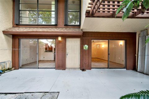 Condo in Miami, Florida, 2 bedrooms  № 1957313 - photo 4