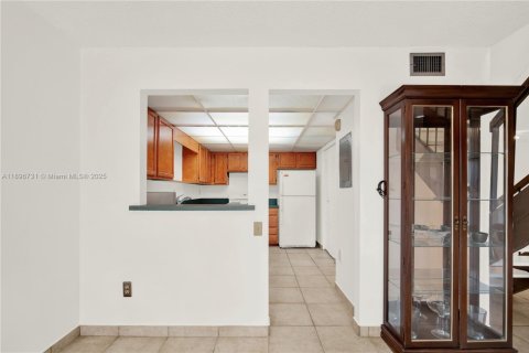 Condo in Miami, Florida, 2 bedrooms  № 1957313 - photo 18