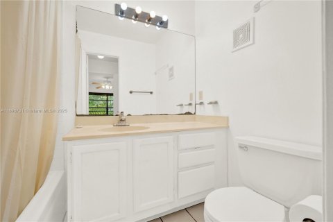 Condo in Miami, Florida, 2 bedrooms  № 1957313 - photo 29