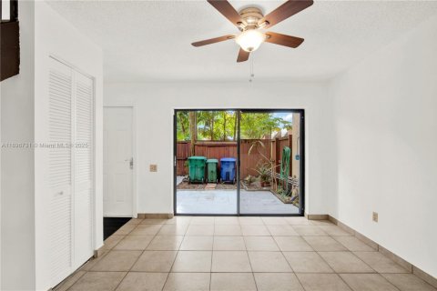 Condo in Miami, Florida, 2 bedrooms  № 1957313 - photo 15