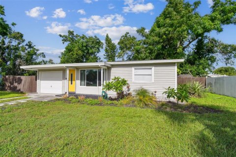 Casa en venta en Saint Petersburg, Florida, 2 dormitorios, 66.89 m2 № 1854361 - foto 5