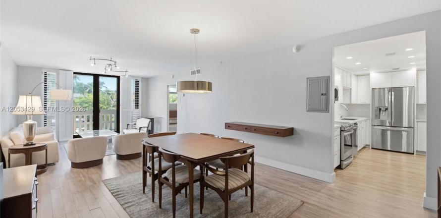 Condominio en Coral Gables, Florida, 2 dormitorios  № 2168085