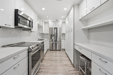 Condominio en venta en Coral Gables, Florida, 2 dormitorios, 121.7 m2 № 2168085 - foto 4