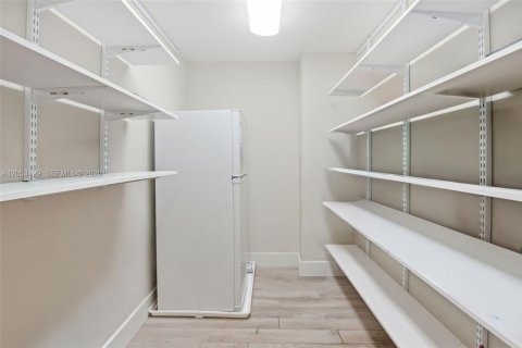 Condominio en venta en Coral Gables, Florida, 2 dormitorios, 121.7 m2 № 2168085 - foto 14