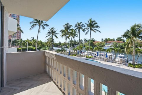Condominio en venta en Coral Gables, Florida, 2 dormitorios, 121.7 m2 № 2168085 - foto 16