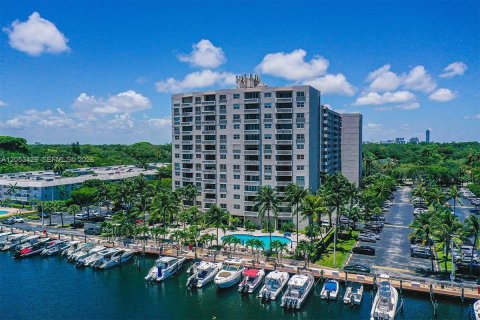 Condominio en venta en Coral Gables, Florida, 2 dormitorios, 121.7 m2 № 2168085 - foto 18