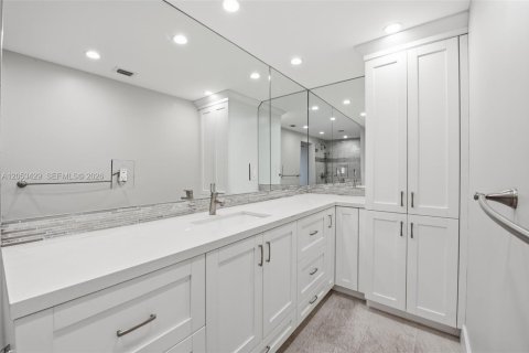 Condominio en venta en Coral Gables, Florida, 2 dormitorios, 121.7 m2 № 2168085 - foto 8