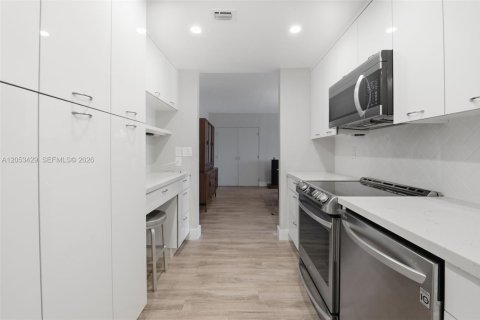 Condominio en venta en Coral Gables, Florida, 2 dormitorios, 121.7 m2 № 2168085 - foto 5