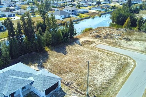 Terrain à Cape Coral, Floride № 2094447