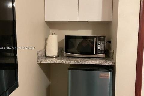 Commercial property in Miami, Florida 1 bedroom, 159.7 sq.m. № 2062108 - photo 4