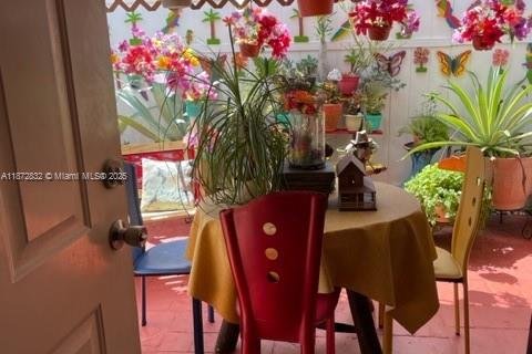 Commercial property in Miami, Florida 1 bedroom, 159.7 sq.m. № 2062108 - photo 2