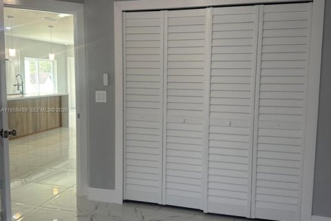 House in Lehigh Acres, Florida 4 bedrooms № 2020786 - photo 7