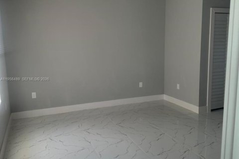 House in Lehigh Acres, Florida 4 bedrooms № 2020786 - photo 11