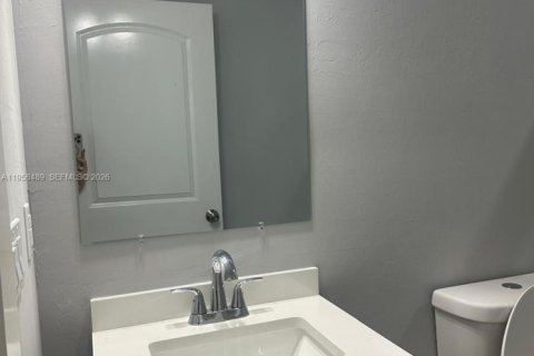 House in Lehigh Acres, Florida 4 bedrooms № 2020786 - photo 9