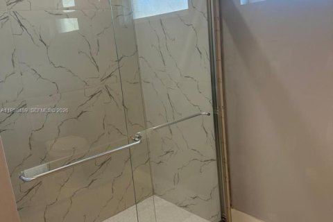 House in Lehigh Acres, Florida 4 bedrooms № 2020786 - photo 10