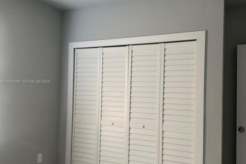 House in Lehigh Acres, Florida 4 bedrooms № 2020786 - photo 8