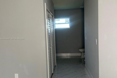 House in Lehigh Acres, Florida 4 bedrooms № 2020786 - photo 6