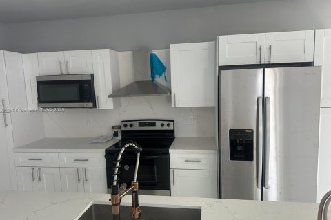 House in Lehigh Acres, Florida 4 bedrooms № 2020786 - photo 12