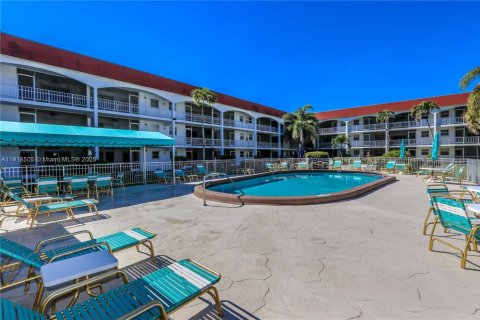Condominio en venta en Hallandale Beach, Florida, 2 dormitorios, 92.9 m2 № 1973226 - foto 26