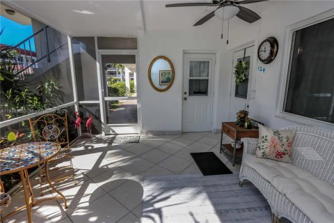 Condominio en venta en Hallandale Beach, Florida, 2 dormitorios, 92.9 m2 № 1973226 - foto 2