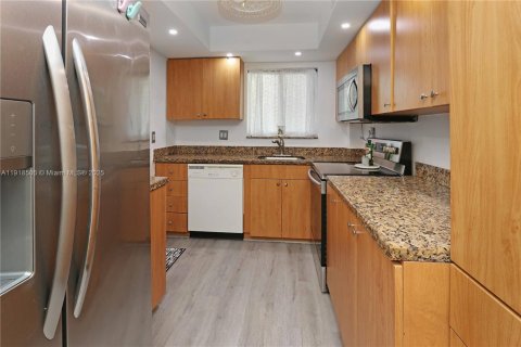 Condominio en venta en Hallandale Beach, Florida, 2 dormitorios, 92.9 m2 № 1973226 - foto 11