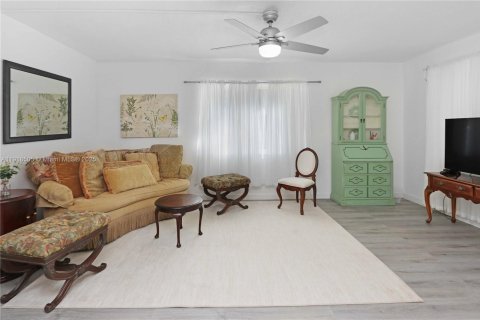 Condominio en venta en Hallandale Beach, Florida, 2 dormitorios, 92.9 m2 № 1973226 - foto 3