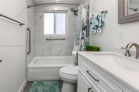 Condominio en venta en Hallandale Beach, Florida, 2 dormitorios, 92.9 m2 № 1973226 - foto 15