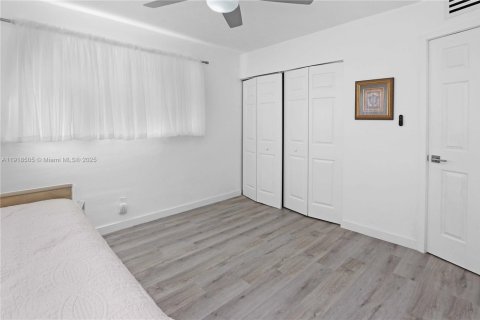 Condominio en venta en Hallandale Beach, Florida, 2 dormitorios, 92.9 m2 № 1973226 - foto 22